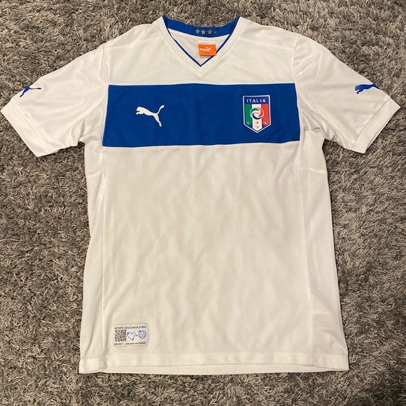Authentic Italy Soccer Jersey, adult S - Picture 1 of 3